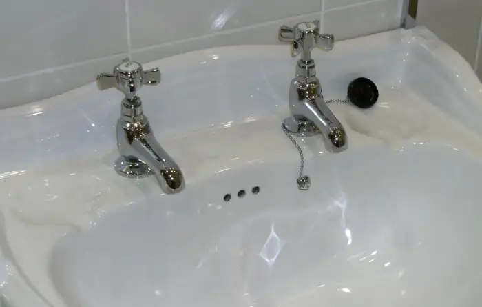 Com canviar l'aixeta del bany o la cuina pas a pas sense ajuda professional Com canviar l'aixeta del bany o la cuina pas a pas sense ajuda professional