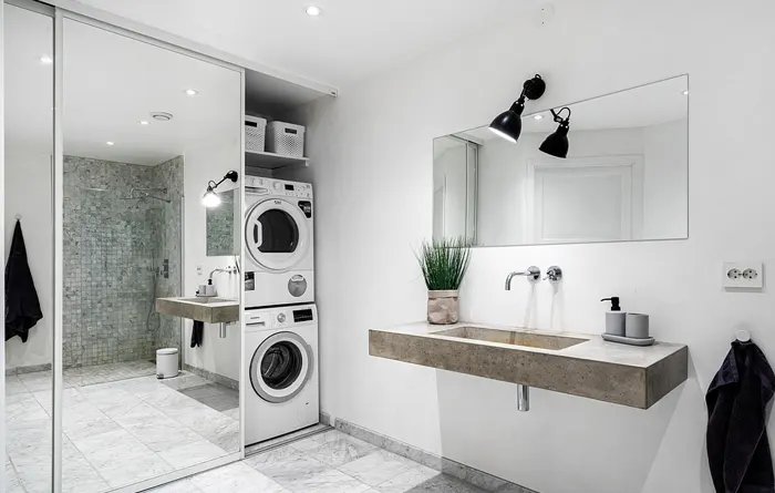 Banys amb rentadora integrada: com ocultar-la sense perdre funcionalitat Banys amb rentadora integrada: com ocultar-la sense perdre funcionalitat